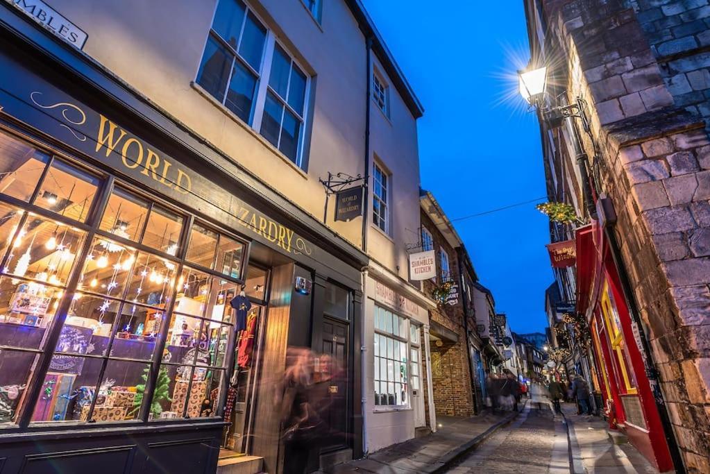 Apartment Luxury Opposite The Shambles *