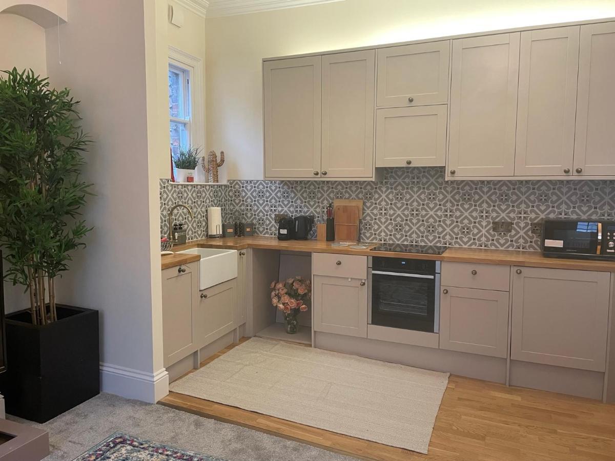 Luxury Opposite The Shambles Apartment *