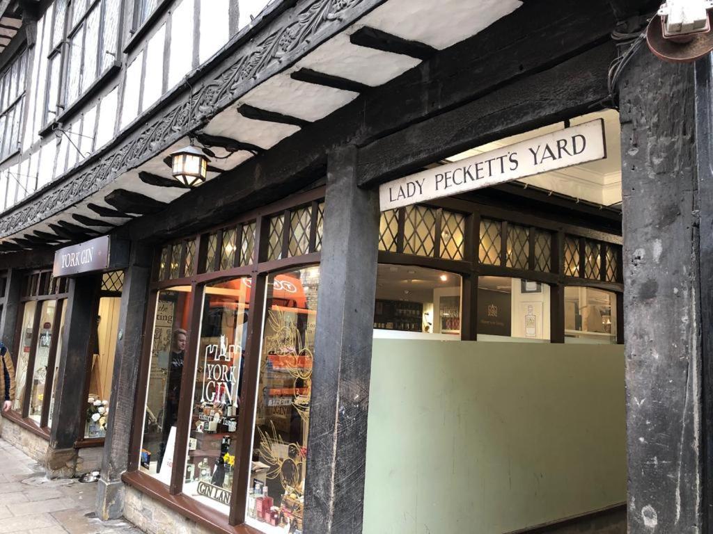 Apartment Luxury Opposite The Shambles *